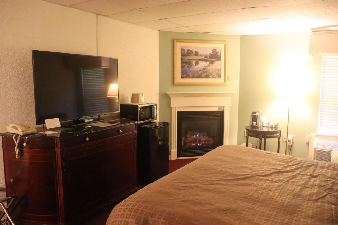 Fireside Inn And Suites Bangor Exterior photo